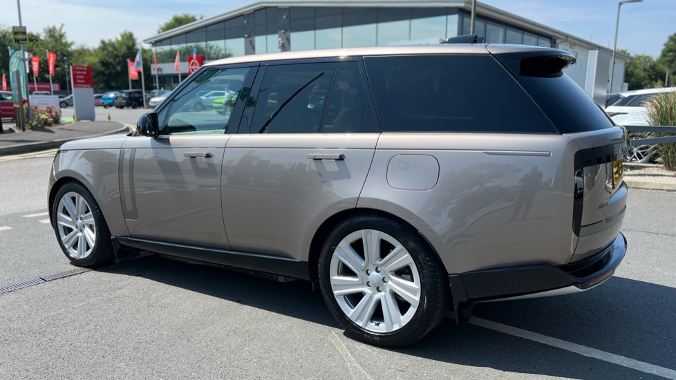 Land Rover Range Rover 3.0 P440e HSE 4dr Auto Estate - Image 21