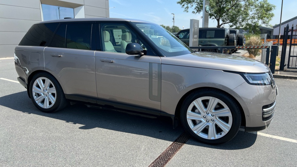Land Rover Range Rover 3.0 P440e HSE 4dr Auto Estate - Image 26