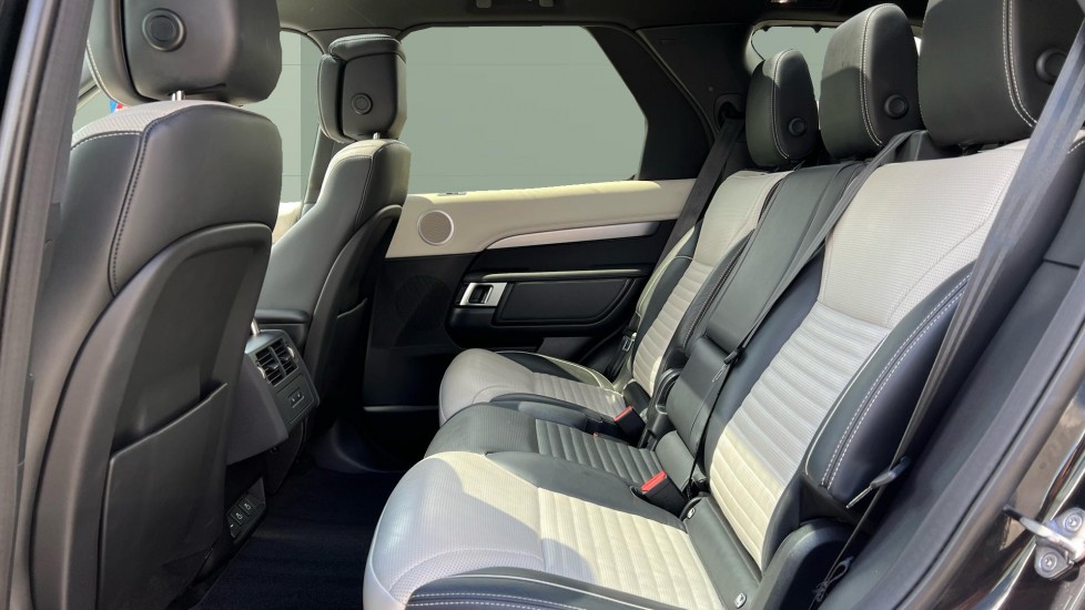 Land Rover Discovery 3.0 D300 R-Dynamic HSE 5dr Auto Diesel Station Wagon - Image 4