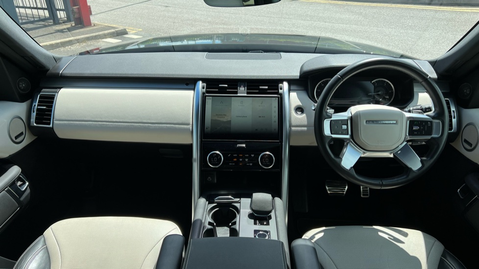 Land Rover Discovery 3.0 D300 R-Dynamic HSE 5dr Auto Diesel Station Wagon - Image 9