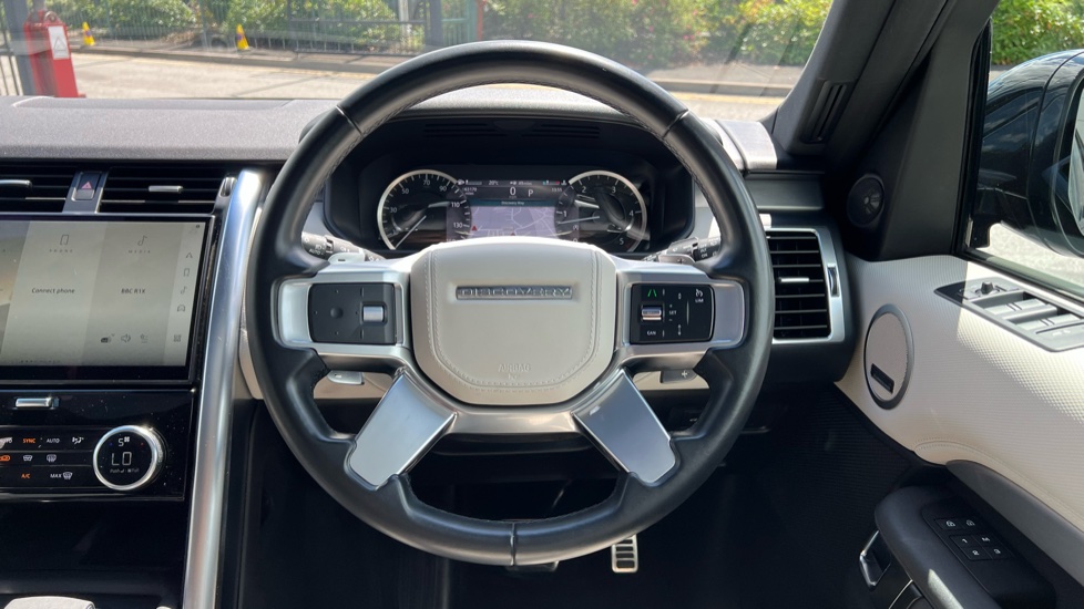Land Rover Discovery 3.0 D300 R-Dynamic HSE 5dr Auto Diesel Station Wagon - Image 15