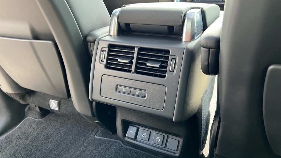 Land Rover Discovery 3.0 D300 R-Dynamic HSE 5dr Auto Diesel Station Wagon - Image 18