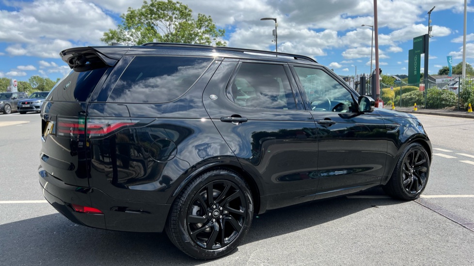 Land Rover Discovery 3.0 D300 R-Dynamic HSE 5dr Auto Diesel Station Wagon - Image 27