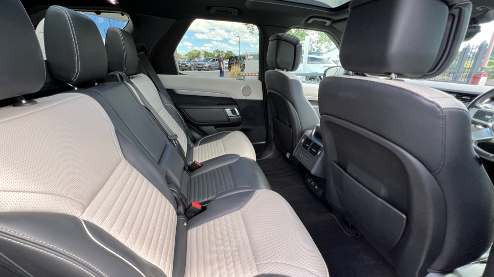 Land Rover Discovery 3.0 D300 R-Dynamic HSE 5dr Auto Diesel Station Wagon - Image 32