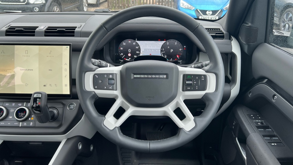 Land Rover Defender 3.0 D350 X-Dynamic SE 110 5dr Auto Diesel Estate - Image 15