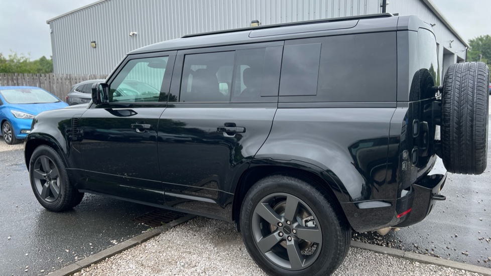 Land Rover Defender 3.0 D350 X-Dynamic SE 110 5dr Auto Diesel Estate - Image 21