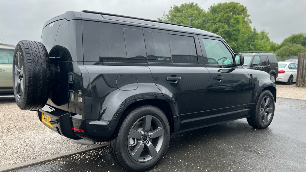 Land Rover Defender 3.0 D350 X-Dynamic SE 110 5dr Auto Diesel Estate - Image 27