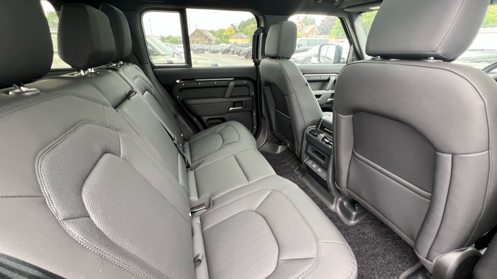Land Rover Defender 3.0 D350 X-Dynamic SE 110 5dr Auto Diesel Estate - Image 32