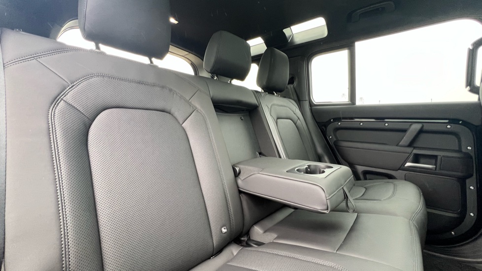 Land Rover Defender 3.0 D350 X-Dynamic SE 110 5dr Auto Diesel Estate - Image 33