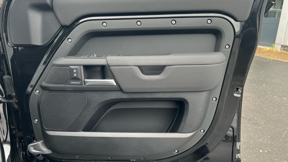 Land Rover Defender 3.0 D350 X-Dynamic SE 110 5dr Auto Diesel Estate - Image 34