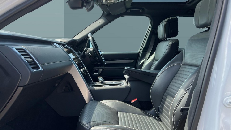 Land Rover Discovery 3.0 D300 R-Dynamic HSE 5dr Auto Diesel Station Wagon - Image 3