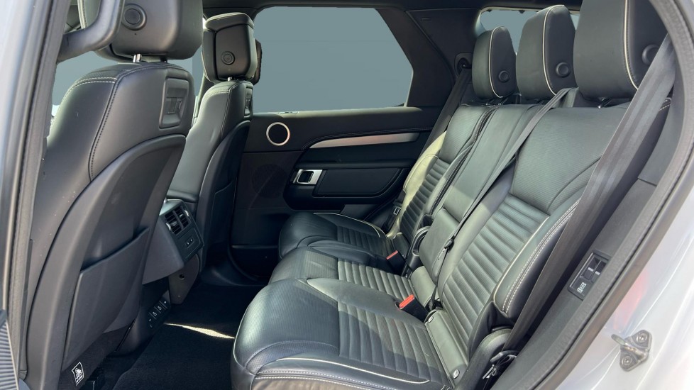 Land Rover Discovery 3.0 D300 R-Dynamic HSE 5dr Auto Diesel Station Wagon - Image 4