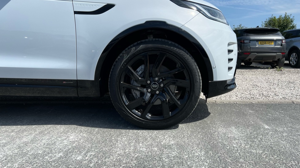 Land Rover Discovery 3.0 D300 R-Dynamic HSE 5dr Auto Diesel Station Wagon - Image 8
