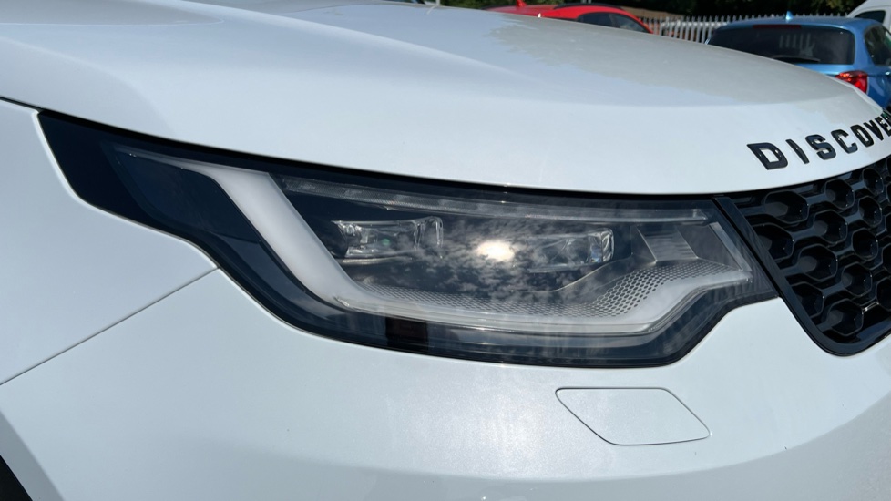 Land Rover Discovery 3.0 D300 R-Dynamic HSE 5dr Auto Diesel Station Wagon - Image 17