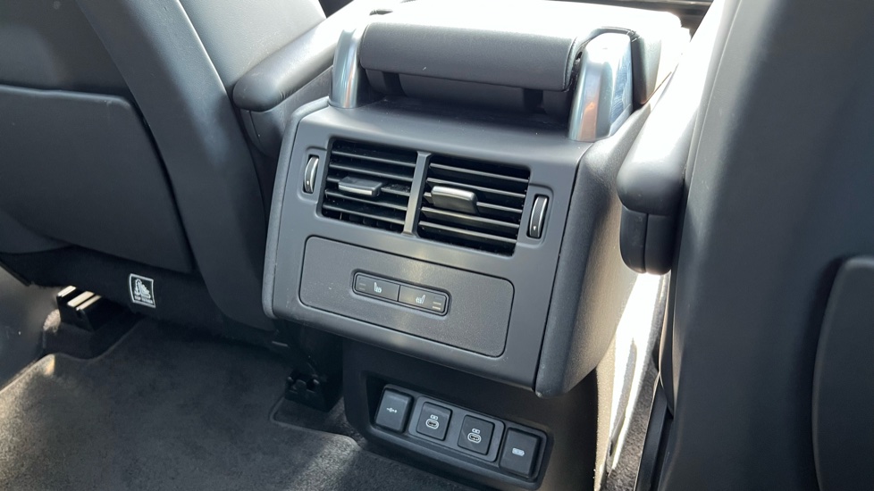 Land Rover Discovery 3.0 D300 R-Dynamic HSE 5dr Auto Diesel Station Wagon - Image 18