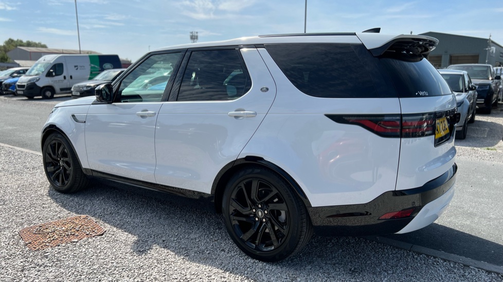 Land Rover Discovery 3.0 D300 R-Dynamic HSE 5dr Auto Diesel Station Wagon - Image 21