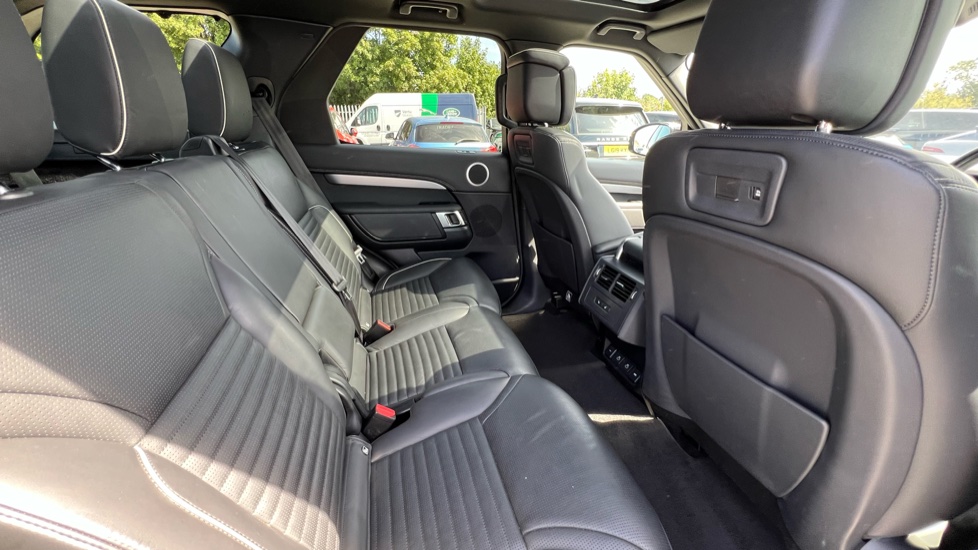 Land Rover Discovery 3.0 D300 R-Dynamic HSE 5dr Auto Diesel Station Wagon - Image 33