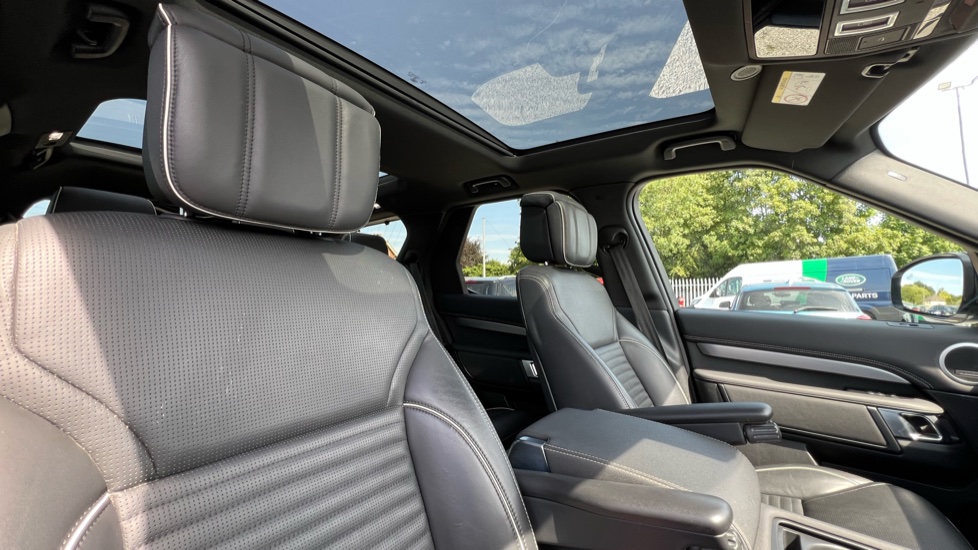 Land Rover Discovery 3.0 D300 R-Dynamic HSE 5dr Auto Diesel Station Wagon - Image 38