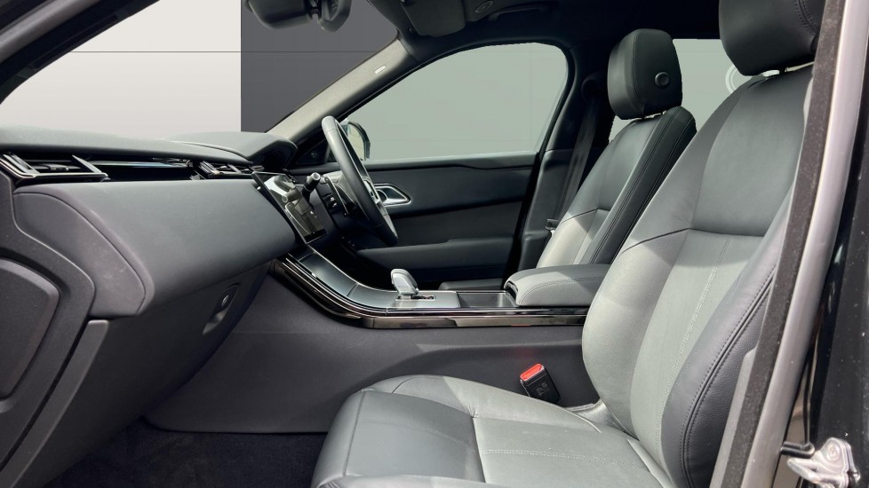 Land Rover Range Rover Velar 2.0 D200 MHEV Dynamic SE 5dr Auto Diesel Estate - Image 3