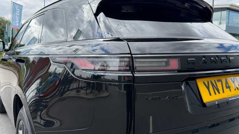 Land Rover Range Rover Velar 2.0 D200 MHEV Dynamic SE 5dr Auto Diesel Estate - Image 19