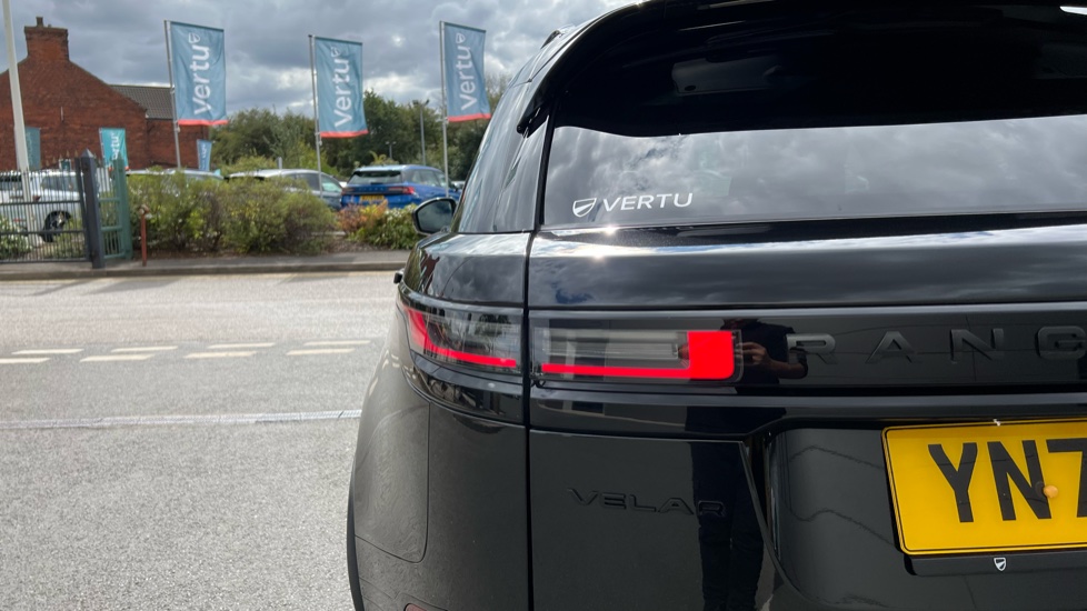 Land Rover Range Rover Velar 2.0 D200 MHEV Dynamic SE 5dr Auto Diesel Estate - Image 30