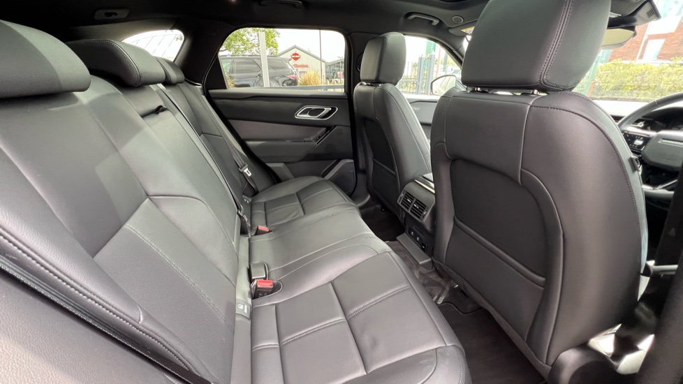 Land Rover Range Rover Velar 2.0 D200 MHEV Dynamic SE 5dr Auto Diesel Estate - Image 32