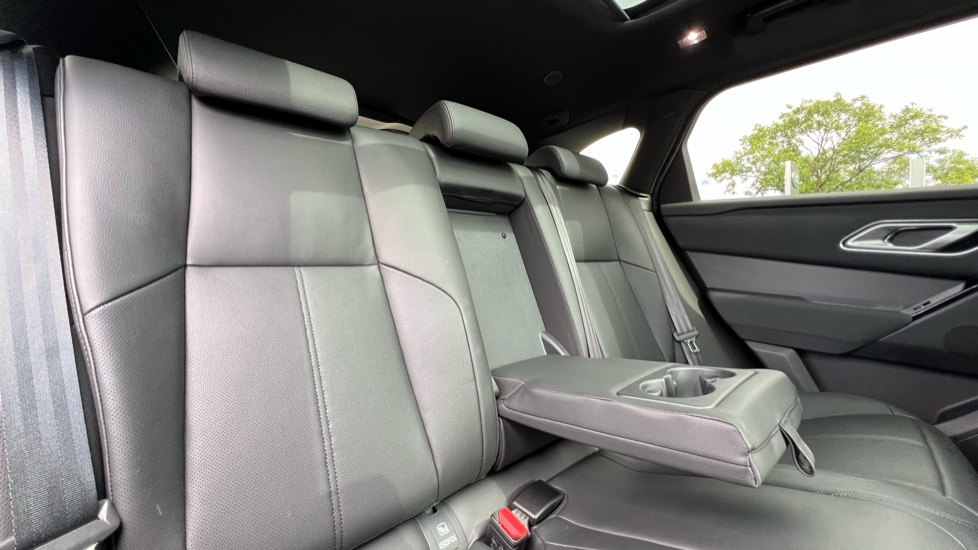 Land Rover Range Rover Velar 2.0 D200 MHEV Dynamic SE 5dr Auto Diesel Estate - Image 33