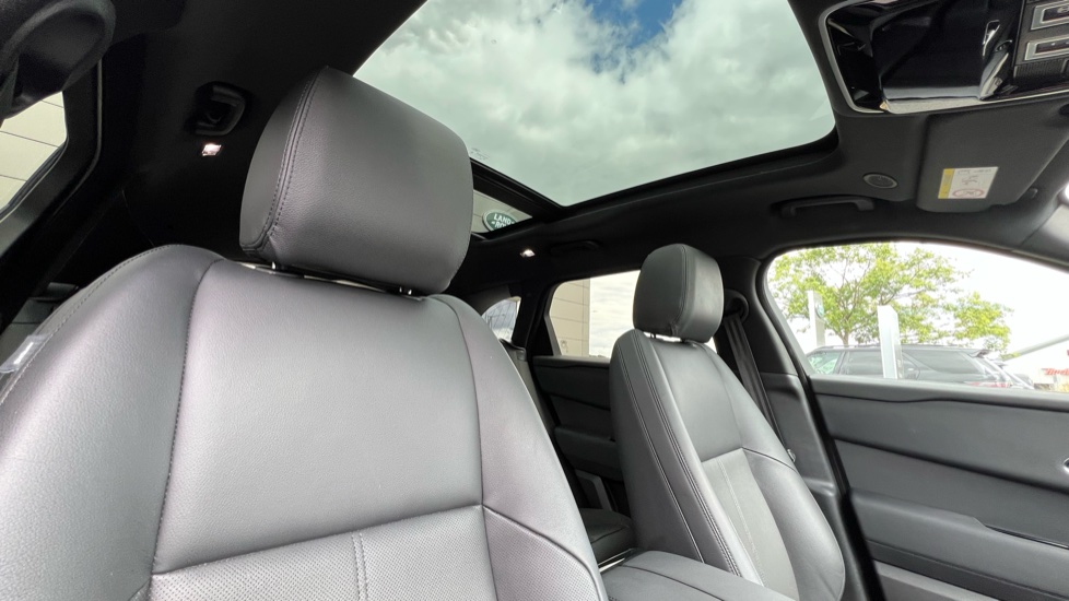 Land Rover Range Rover Velar 2.0 D200 MHEV Dynamic SE 5dr Auto Diesel Estate - Image 37
