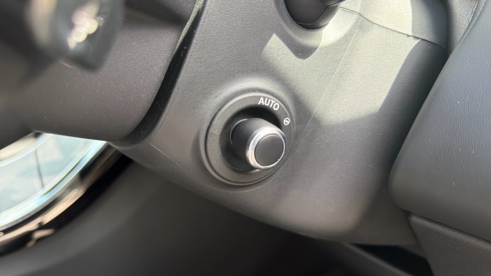 Land Rover Range Rover Evoque 2.0 D200 Autobiography 5dr Auto [Revised] Diesel Hatchback - Image 22