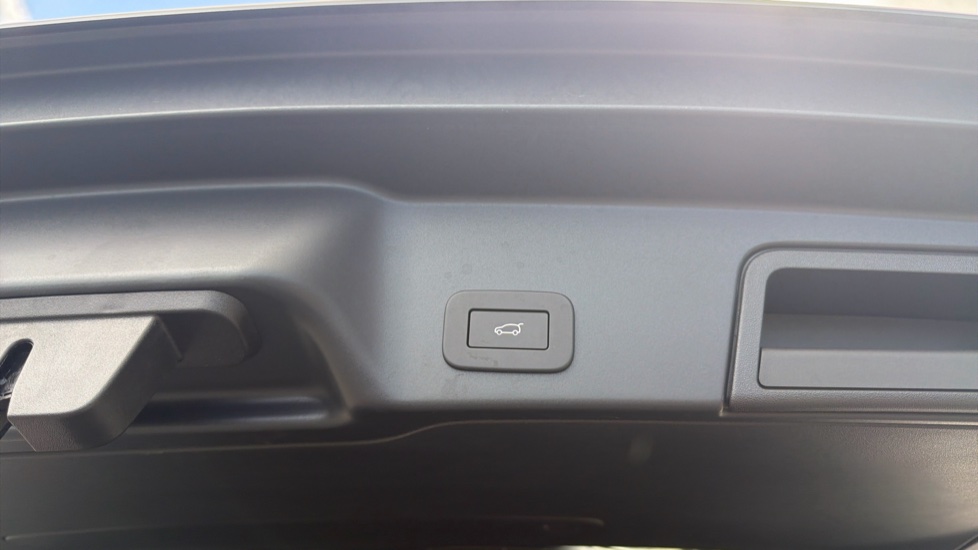 Land Rover Range Rover Evoque 2.0 D200 Autobiography 5dr Auto [Revised] Diesel Hatchback - Image 38
