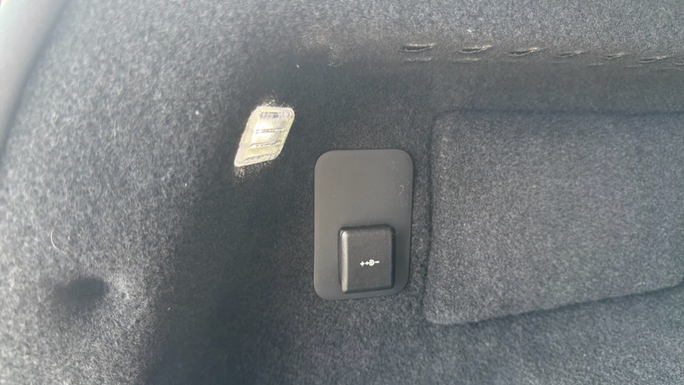 Land Rover Range Rover Evoque 2.0 D200 Autobiography 5dr Auto [Revised] Diesel Hatchback - Image 39
