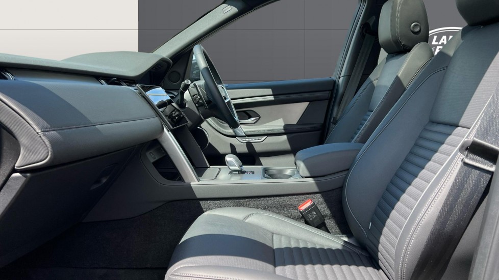Land Rover Discovery Sport 2.0 D200 Dynamic SE 5dr Auto [5 Seat] Diesel Station Wagon - Image 3