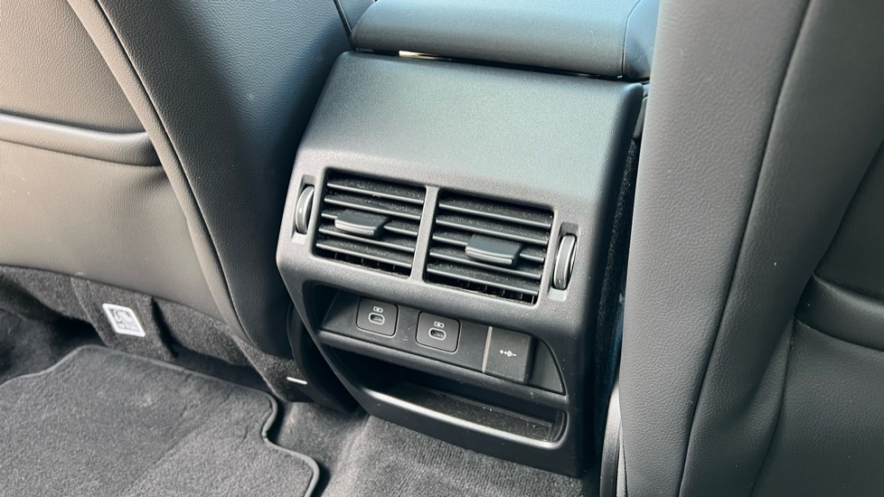 Land Rover Discovery Sport 2.0 D200 Dynamic SE 5dr Auto [5 Seat] Diesel Station Wagon - Image 18