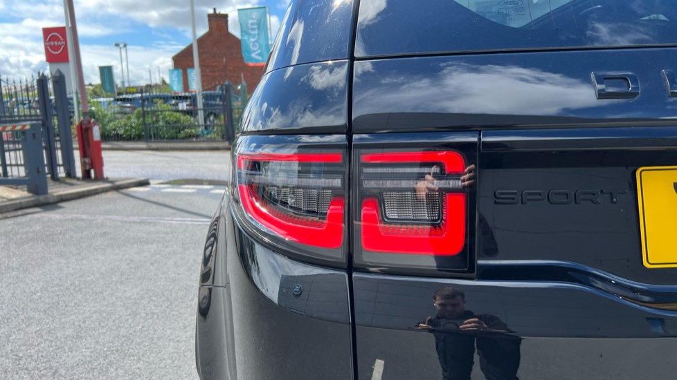 Land Rover Discovery Sport 2.0 D200 Dynamic SE 5dr Auto [5 Seat] Diesel Station Wagon - Image 30