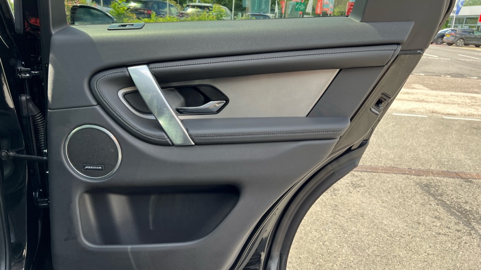 Land Rover Discovery Sport 2.0 D200 Dynamic SE 5dr Auto [5 Seat] Diesel Station Wagon - Image 31
