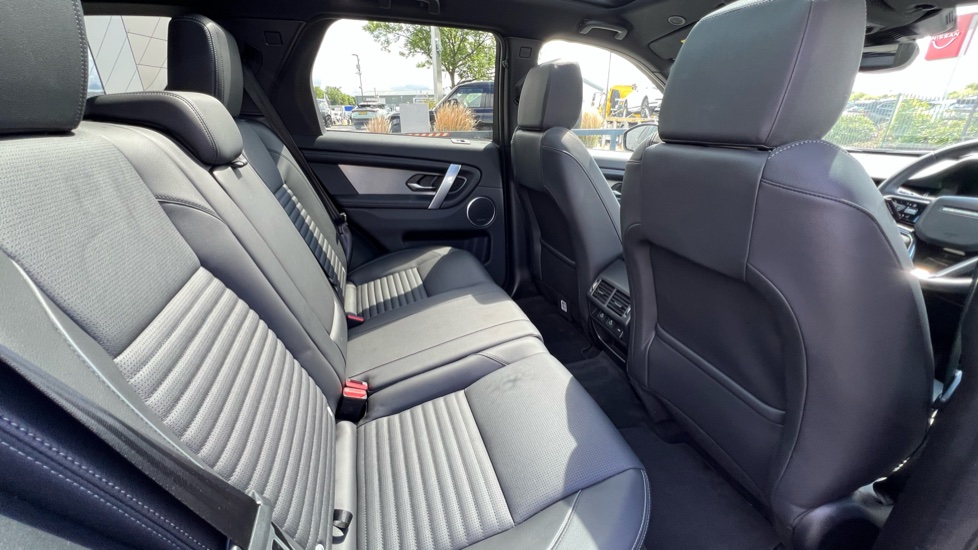 Land Rover Discovery Sport 2.0 D200 Dynamic SE 5dr Auto [5 Seat] Diesel Station Wagon - Image 32