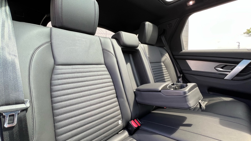 Land Rover Discovery Sport 2.0 D200 Dynamic SE 5dr Auto [5 Seat] Diesel Station Wagon - Image 33