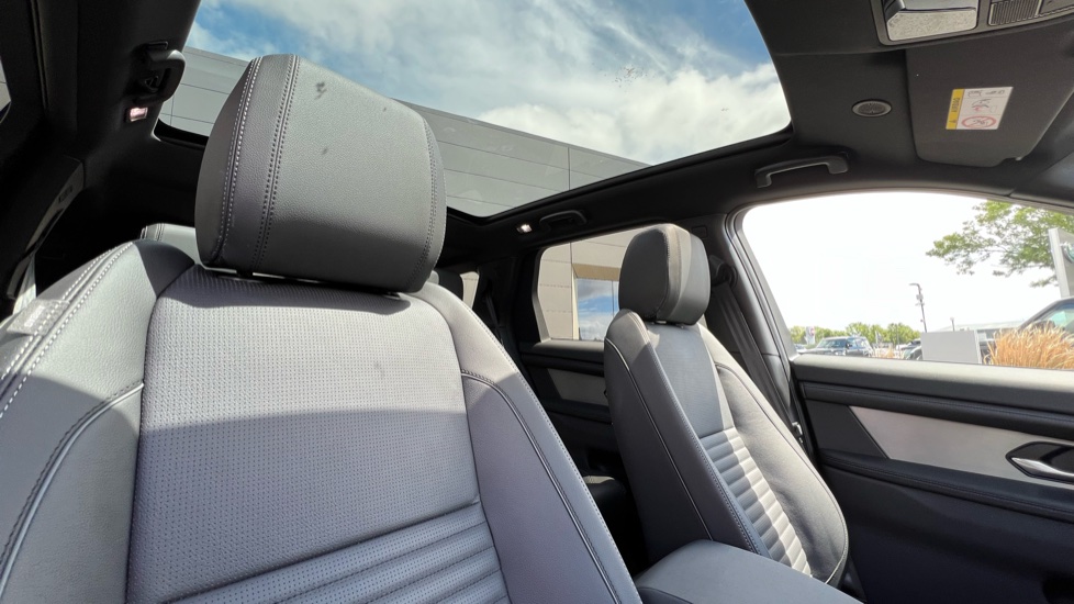 Land Rover Discovery Sport 2.0 D200 Dynamic SE 5dr Auto [5 Seat] Diesel Station Wagon - Image 37