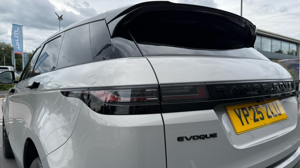 Land Rover Range Rover Evoque 2.0 D200 Edition 5dr Auto Diesel Hatchback - Image 19
