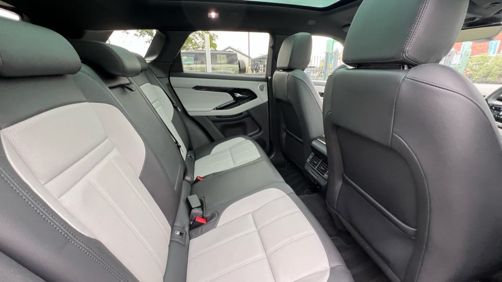 Land Rover Range Rover Evoque 2.0 D200 Edition 5dr Auto Diesel Hatchback - Image 32