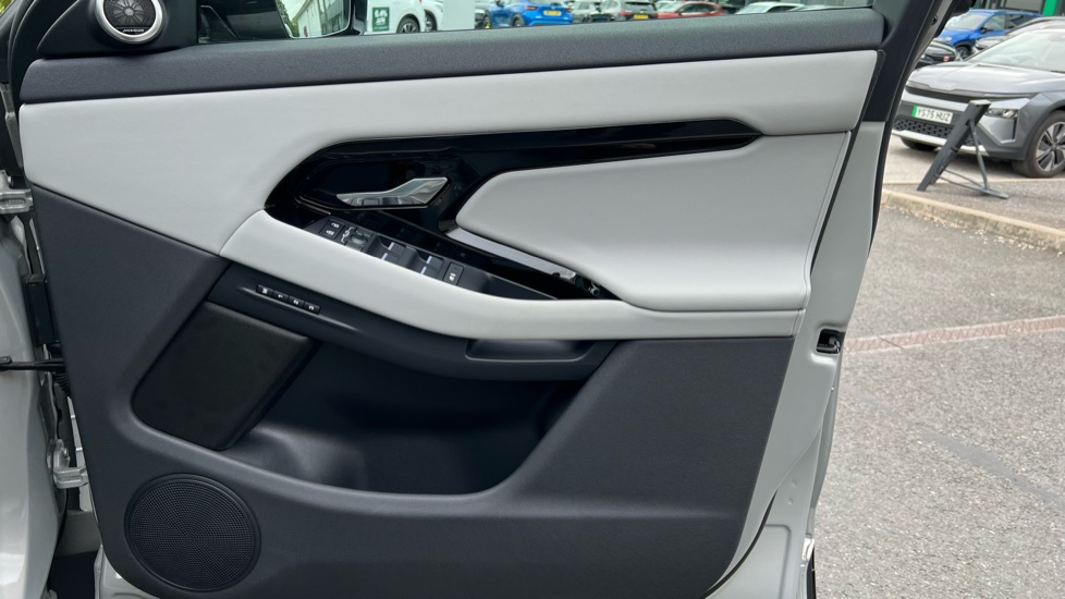 Land Rover Range Rover Evoque 2.0 D200 Edition 5dr Auto Diesel Hatchback - Image 34