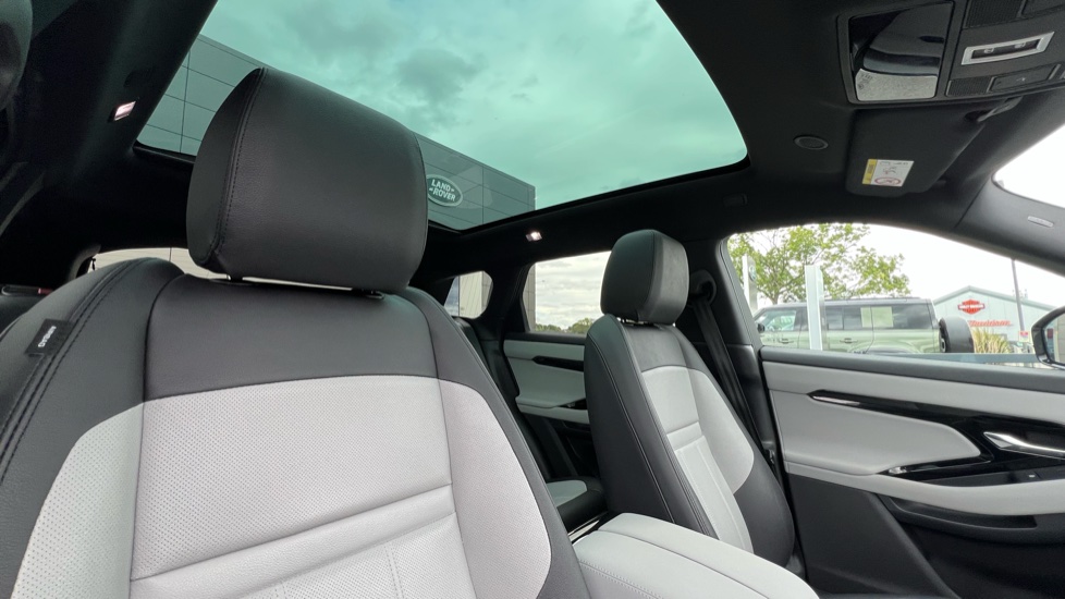 Land Rover Range Rover Evoque 2.0 D200 Edition 5dr Auto Diesel Hatchback - Image 37