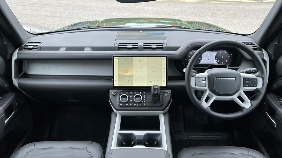 Land Rover Defender 3.0 D250 X-Dynamic HSE 110 5dr Auto Diesel Estate - Image 9