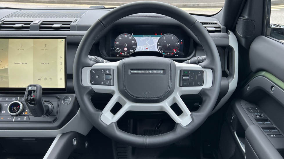 Land Rover Defender 3.0 D250 X-Dynamic HSE 110 5dr Auto Diesel Estate - Image 15