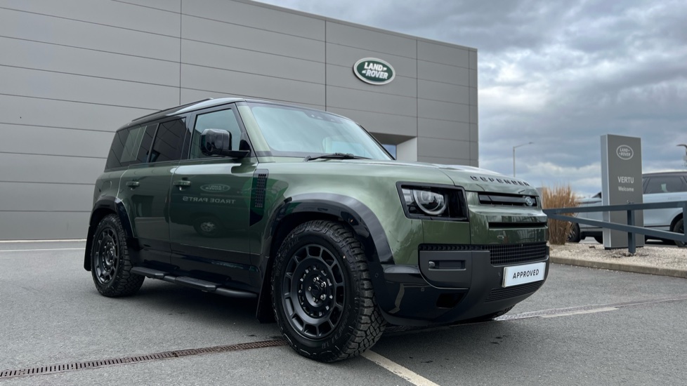Land Rover Defender 3.0 D250 X-Dynamic HSE 110 5dr Auto Diesel Estate - Image 25