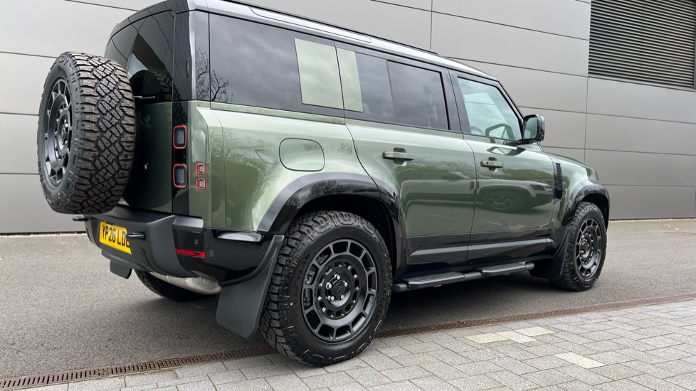 Land Rover Defender 3.0 D250 X-Dynamic HSE 110 5dr Auto Diesel Estate - Image 27