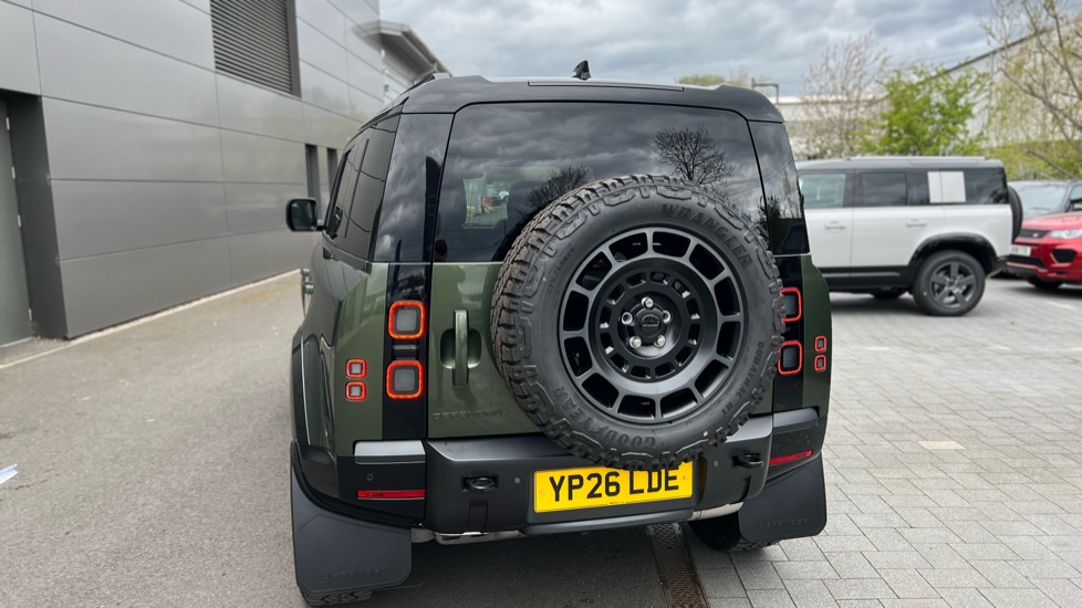 Land Rover Defender 3.0 D250 X-Dynamic HSE 110 5dr Auto Diesel Estate - Image 28