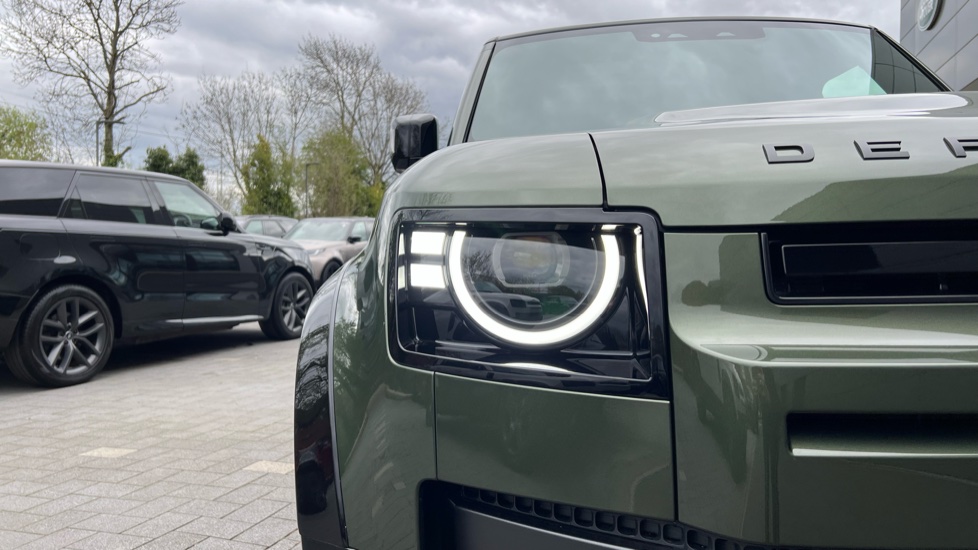 Land Rover Defender 3.0 D250 X-Dynamic HSE 110 5dr Auto Diesel Estate - Image 29