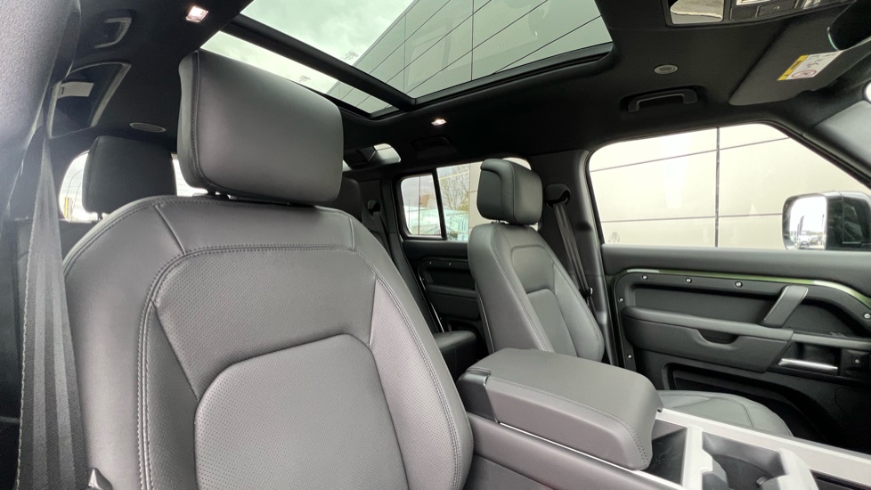 Land Rover Defender 3.0 D250 X-Dynamic HSE 110 5dr Auto Diesel Estate - Image 37