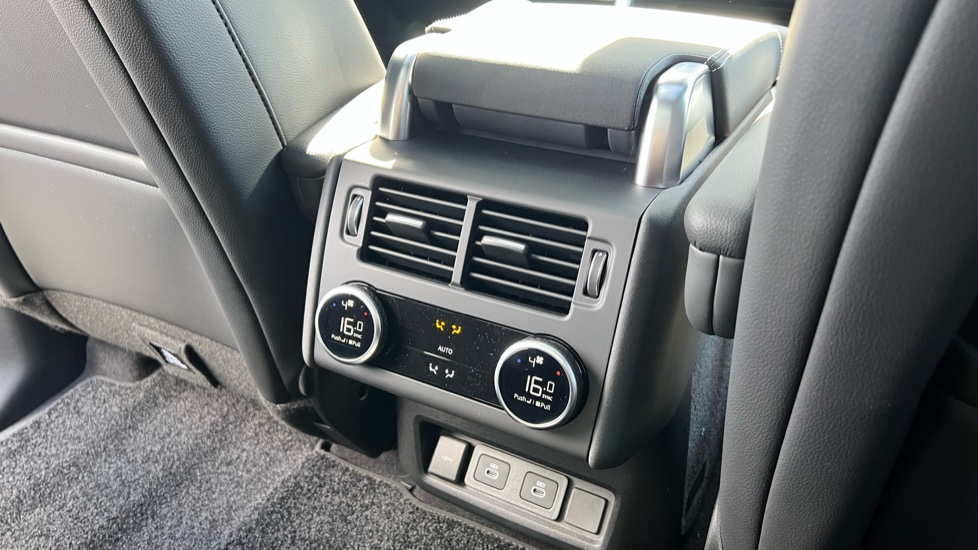 Land Rover Discovery 3.0 D350 Gemini 5dr Auto Diesel Station Wagon - Image 18